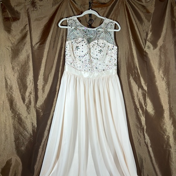 Hebeos US14 sleeveless long chiffon dress with gems and beads. a-line pale pink - Picture 2 of 7